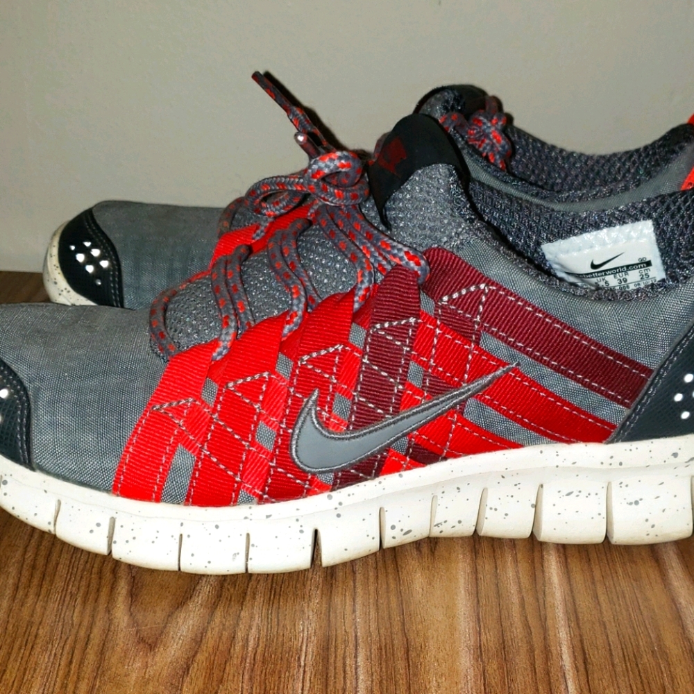 Nike sneakers size 8 woman